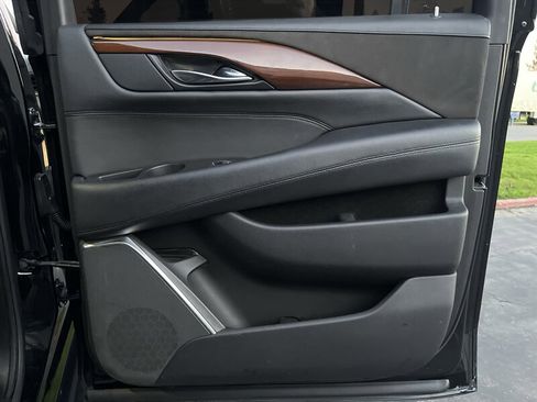 Used 2020 Cadillac Escalade ESV Luxury image 38