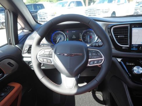 New 2026 Chrysler Pacifica Pinnacle image 30