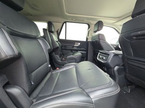 Used 2025 Ford Expedition Platinum AWD/4WD image 18