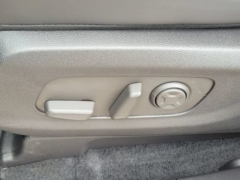 New 2026 Kia Carnival EX FWD image 11
