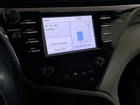 Used 2019 Toyota Camry SE image 17