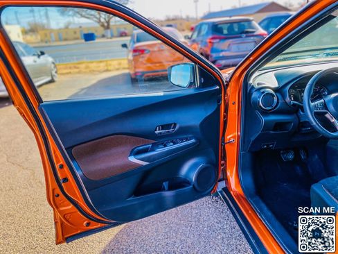 Used 2023 Nissan Kicks SR image 17