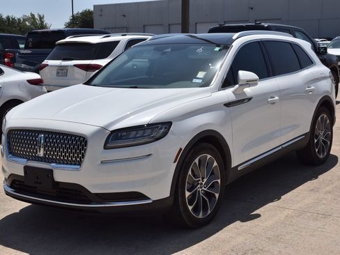 Used 2022 Lincoln Nautilus Reserve FWD image 2