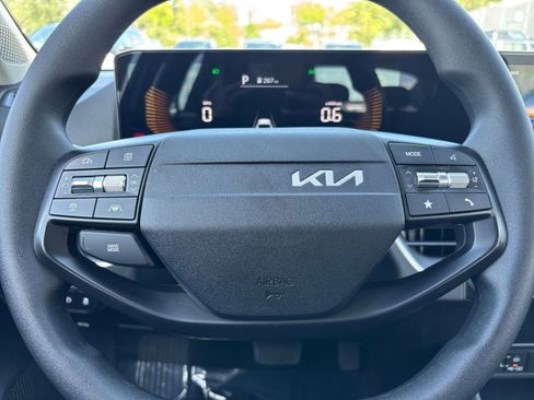 Used 2025 Kia K4 FWD image 27