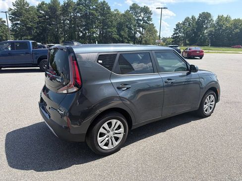 Used 2025 Kia Soul LX FWD image 10