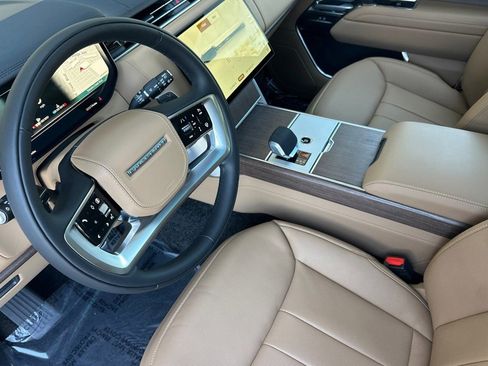 New 2026 Land Rover Range Rover Long Wheelbase SE AWD/4WD image 4