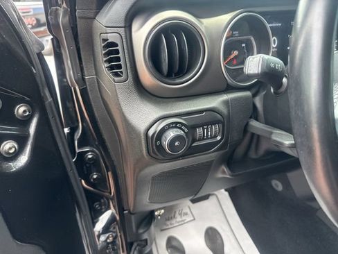 Used 2020 Jeep Wrangler Sport AWD/4WD image 12
