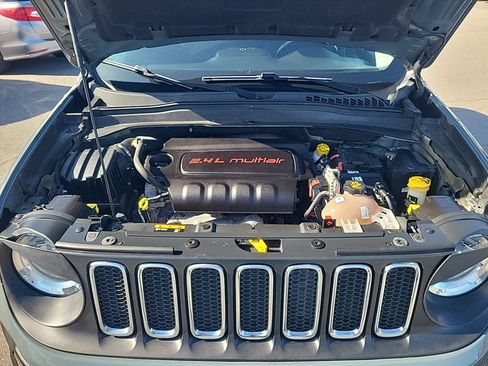 Used 2017 Jeep Renegade Latitude w/ Cold Weather Group AWD/4WD image 9
