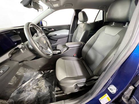 Used 2024 Chevrolet Trax LT w/ LT Convenience Package image 20