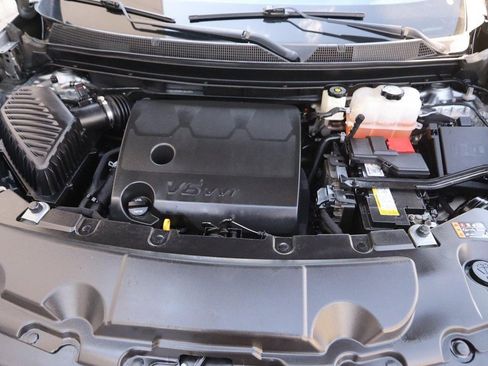 Used 2023 Chevrolet Traverse LT AWD/4WD image 29