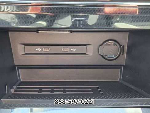 Used 2025 Volkswagen Taos SE FWD image 25