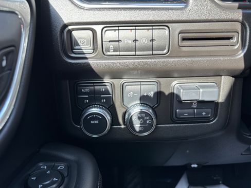 Used 2023 GMC Yukon SLT w/ Max Trailering Package AWD/4WD image 20
