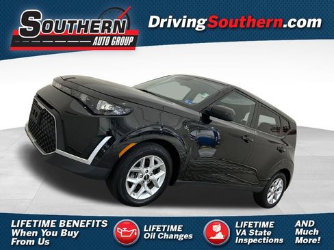 Used 2023 Kia Soul LX w/ LX Technology Package FWD image 1