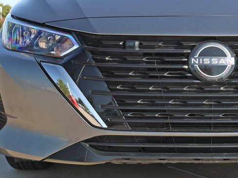 Used 2024 Nissan Sentra SV FWD image 9