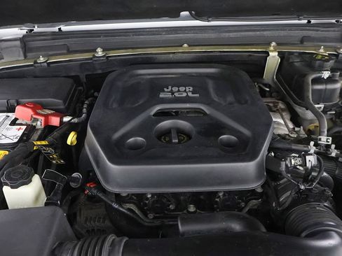 Used 2023 Jeep Wrangler Unlimited Rubicon w/ Dual Top Group AWD/4WD image 18