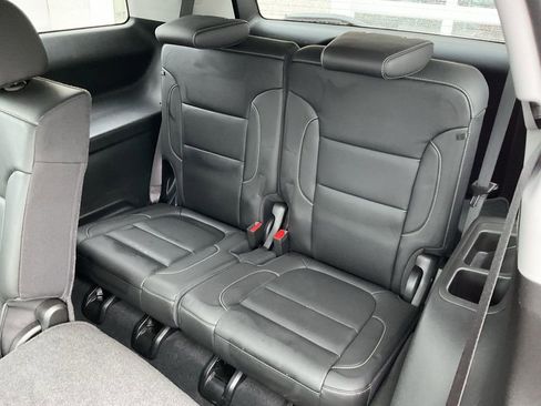 Used 2023 GMC Acadia SLT w/ Preferred Package image 22