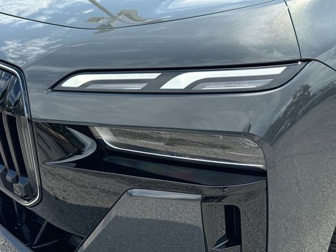 New 2026 BMW 750e xDrive AWD/4WD image 9