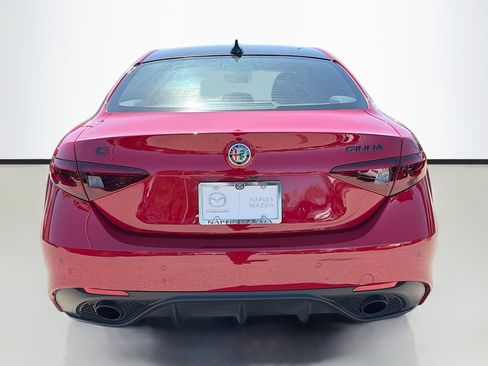 Used 2023 Alfa Romeo Giulia Estrema image 4
