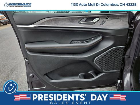 New 2025 Jeep Grand Cherokee Overland w/ Adv Protech Group III image 18