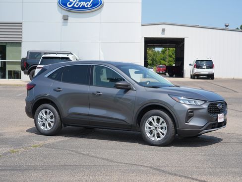 Used 2023 Ford Escape Active w/ Tech Pack #1 AWD/4WD image 2