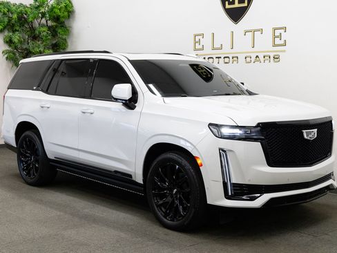 Used 2022 Cadillac Escalade Sport Platinum w/ LPO, ONYX Package image 9