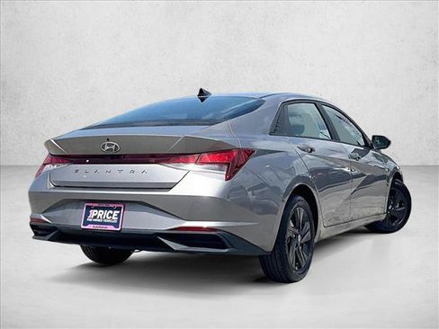 Used 2022 Hyundai Elantra SEL w/ Cargo Package FWD image 2
