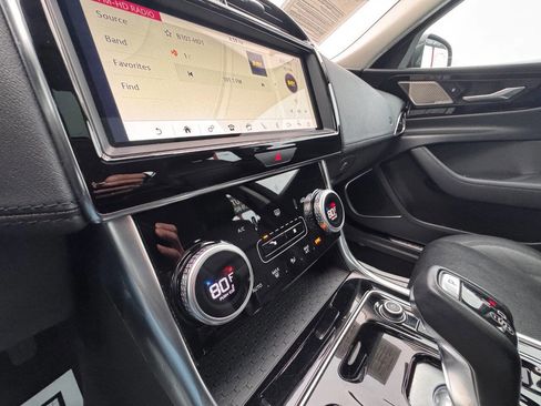 Used 2020 Jaguar XE S RWD image 24