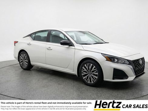 Used 2025 Nissan Altima 2.5 SV image 1