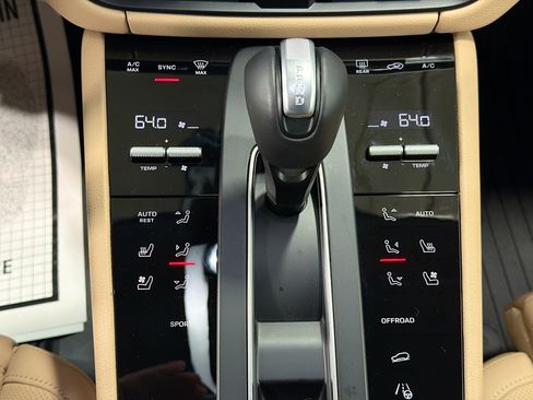 Used 2025 Porsche Macan image 34