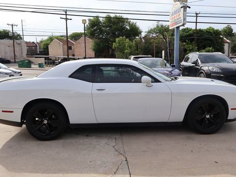 Used 2016 Dodge Challenger SXT RWD image 8