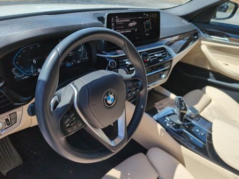 Used 2023 BMW 530i 530i w/ Convenience Package image 9