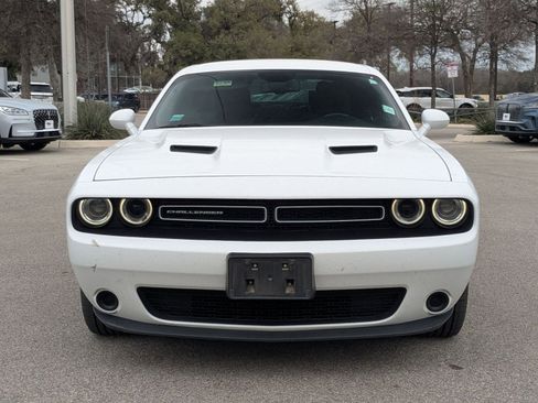 Used 2019 Dodge Challenger SXT image 8