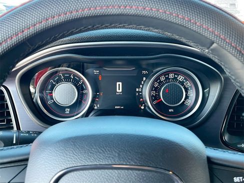 Certified 2015 Dodge Challenger SXT image 12