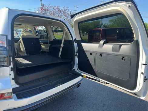 Used 2023 Lexus GX 460 Luxury w/ Sport Design Package image 17