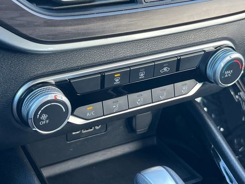 Used 2024 Nissan Altima 2.5 SV image 18