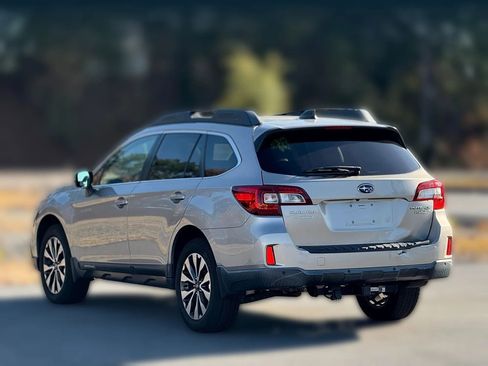 Used 2017 Subaru Outback 2.5i Limited image 10