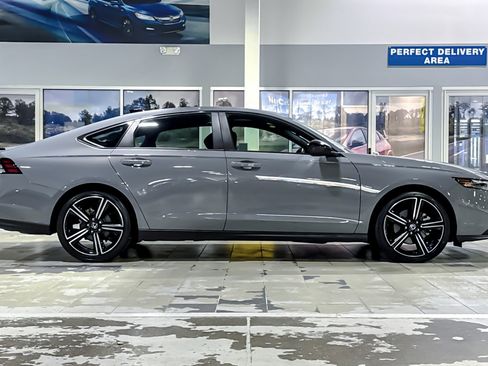 Used 2023 Honda Accord Sport image 7