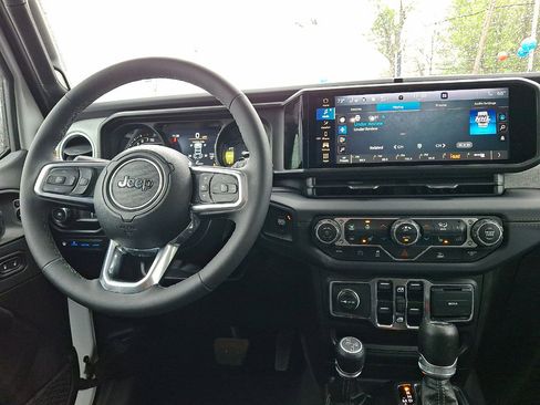 Certified 2025 Jeep Wrangler Unlimited Sahara AWD/4WD image 21