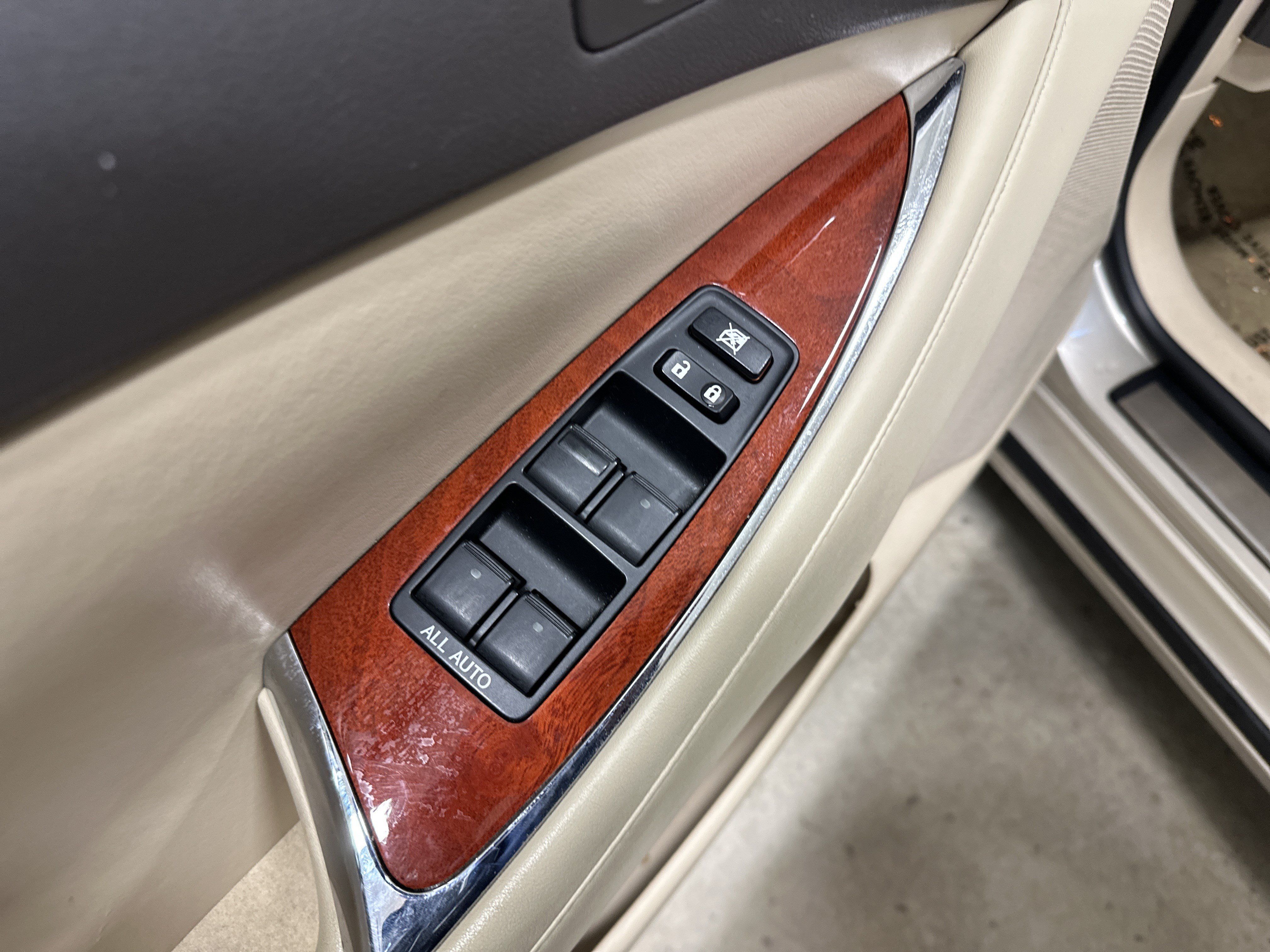 Used 2011 Lexus ES 350 FWD image 15