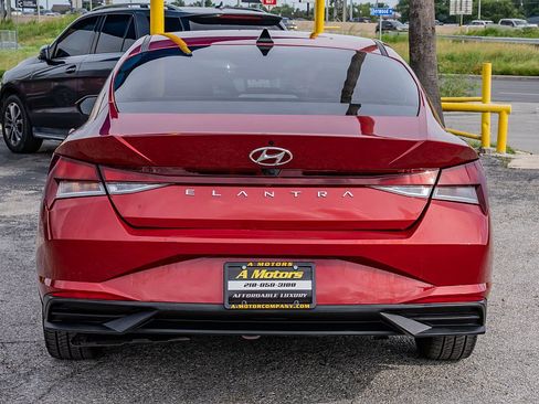 Used 2023 Hyundai Elantra SEL FWD image 6