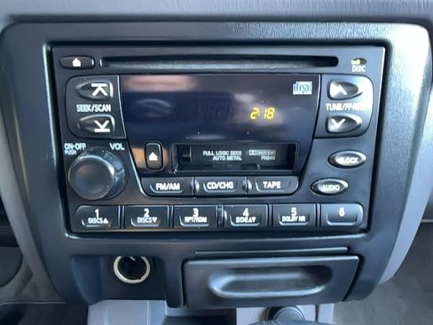 Used 2001 Nissan Xterra XE image 9