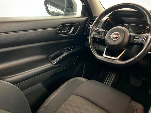 Used 2024 Nissan Pathfinder SV AWD/4WD image 11
