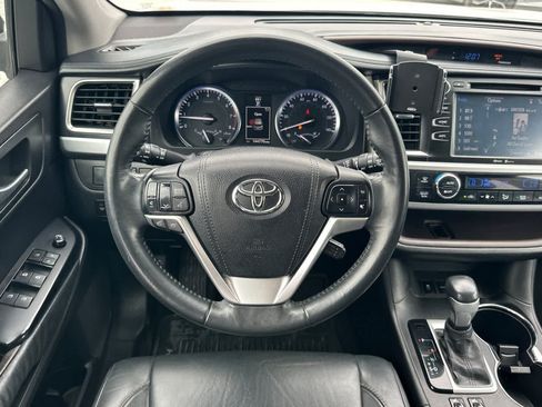 Used 2015 Toyota Highlander XLE FWD image 16