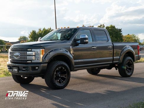 Used 2017 Ford F250 Platinum w/ Platinum Ultimate Package image 6