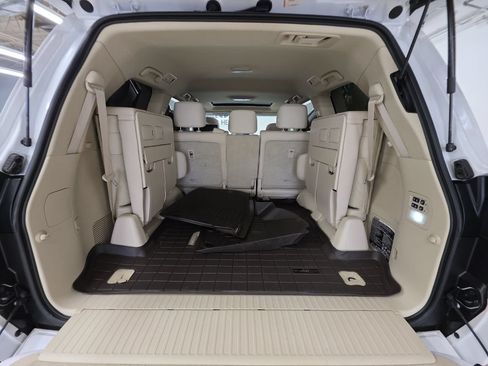 Used 2017 Lexus LX 570 4WD w/ Luxury Package image 16