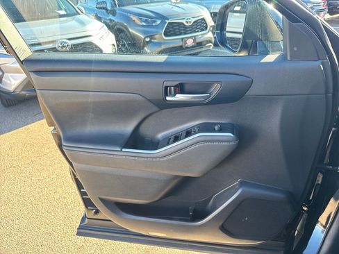 Used 2023 Toyota Highlander XSE image 33