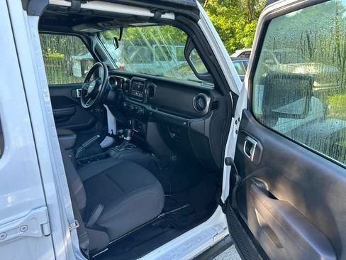 Used 2022 Jeep Wrangler Unlimited Sport AWD/4WD image 9
