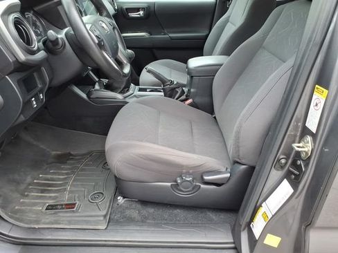 Used 2017 Toyota Tacoma TRD Sport w/ Tow Package AWD/4WD image 16
