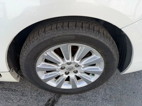 Used 2014 Toyota Sienna Limited w/ Limited Premium Package image 29