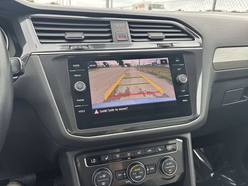 Used 2018 Volkswagen Tiguan SEL AWD/4WD image 27